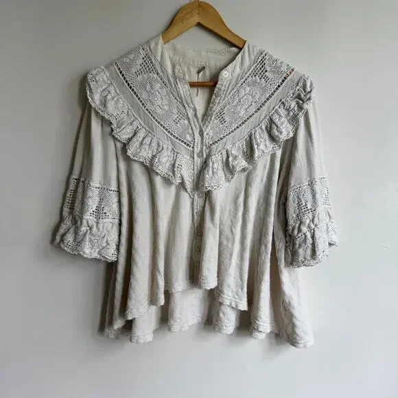 Free People Walk In The Park Top in Cream White Cotton Ruffle Lace Blouse Size S - Picture 2 of 7
